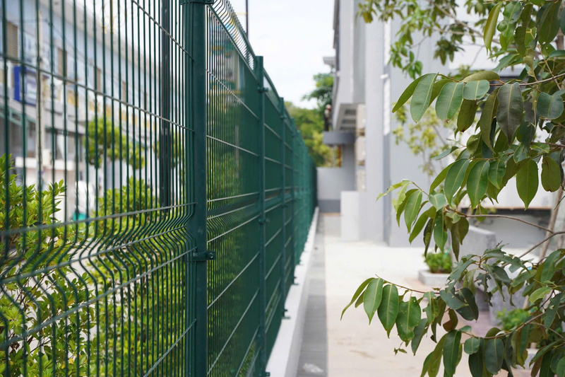 Hàng rào lưới thép gập 2 đầu