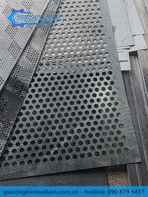 Tấm kim loại dập lỗ tròn