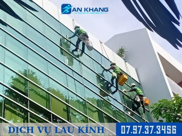 Dịch vụ vệ sinh kính
