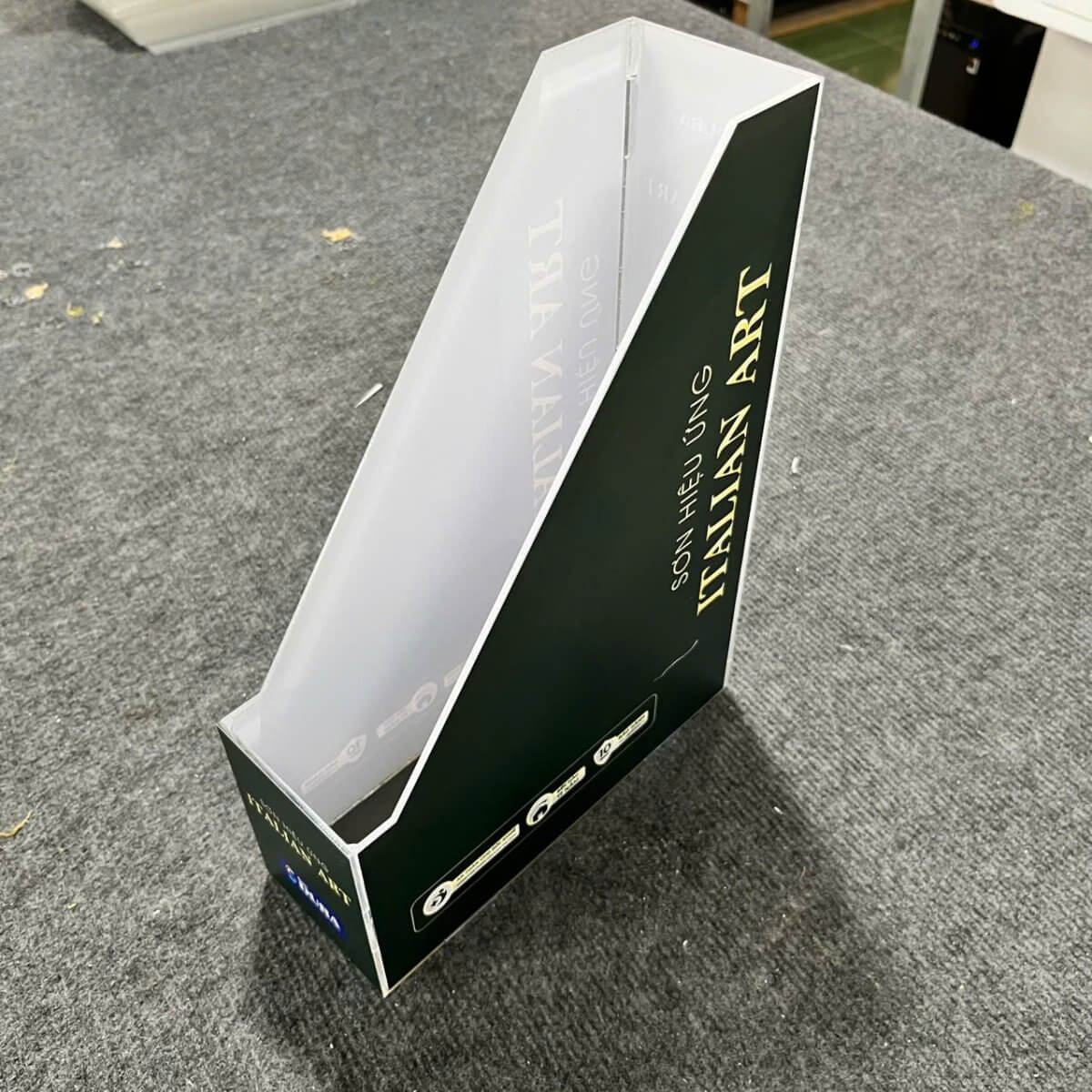 Kệ mica đựng giấy để bàn