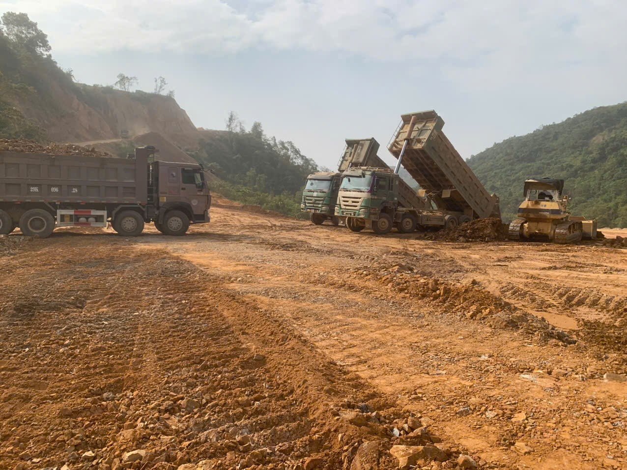 San lấp mặt bằng