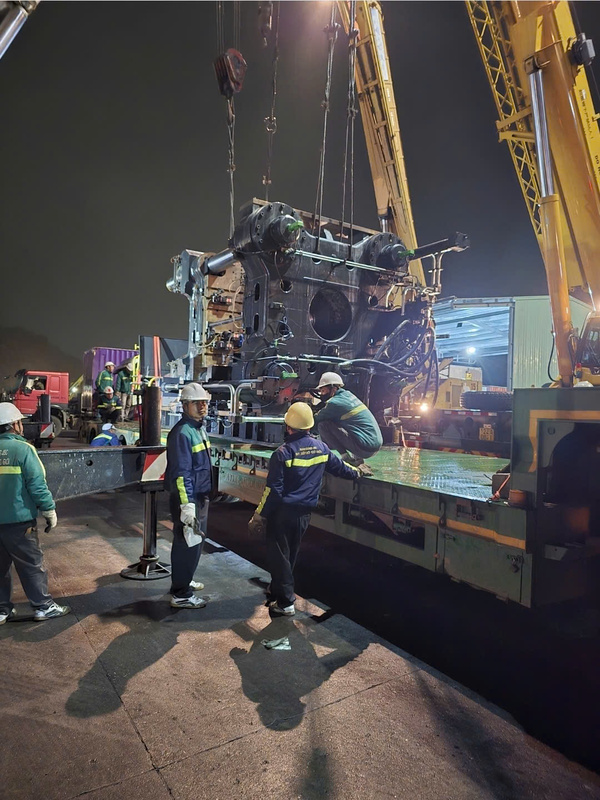 Dịch vụ vận tải hàng siêu trường siêu trọng