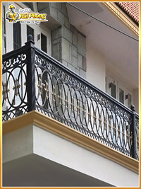 Lan can sắt hoa văn ban công
