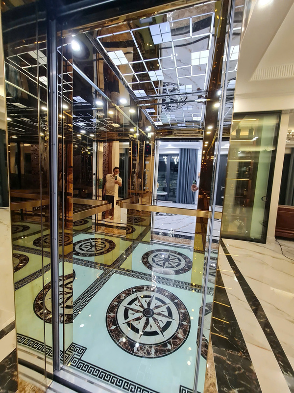 Thang máy tải khách