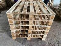 Pallet gỗ keo 2 hướng nâng