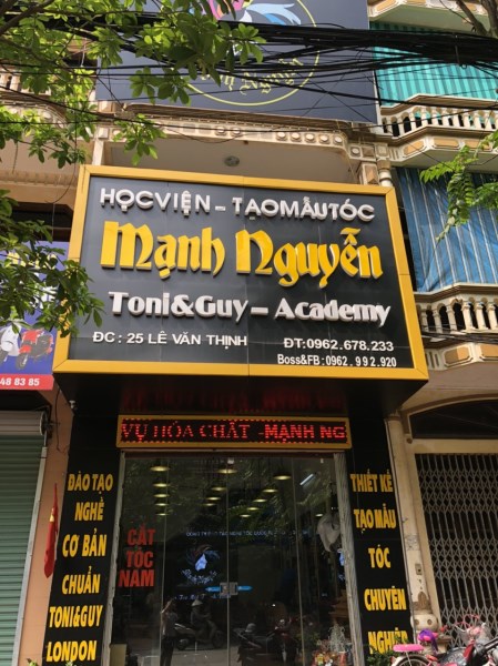 Thiết kế thi công bảng hiệu cửa hàng