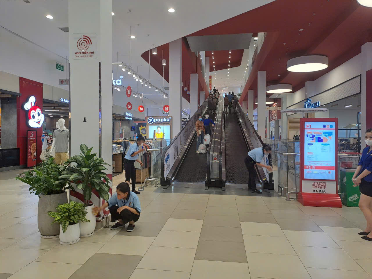 Dịch vụ vệ sinh siêu thị