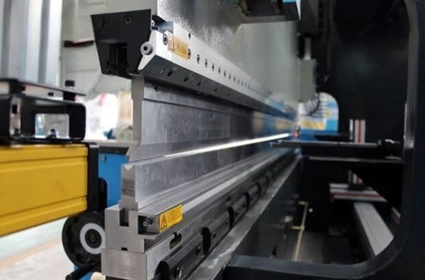 Gia công chấn gấp thép